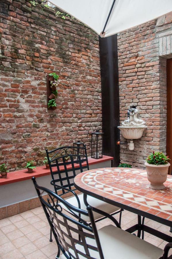 Nell'Antico Ghetto Ebraico Appartement Ferrara Buitenkant foto